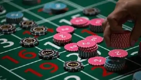 Người dùng Việt Nam theo dõi trận cầu lông và bóng đá trên điện thoại bh7979